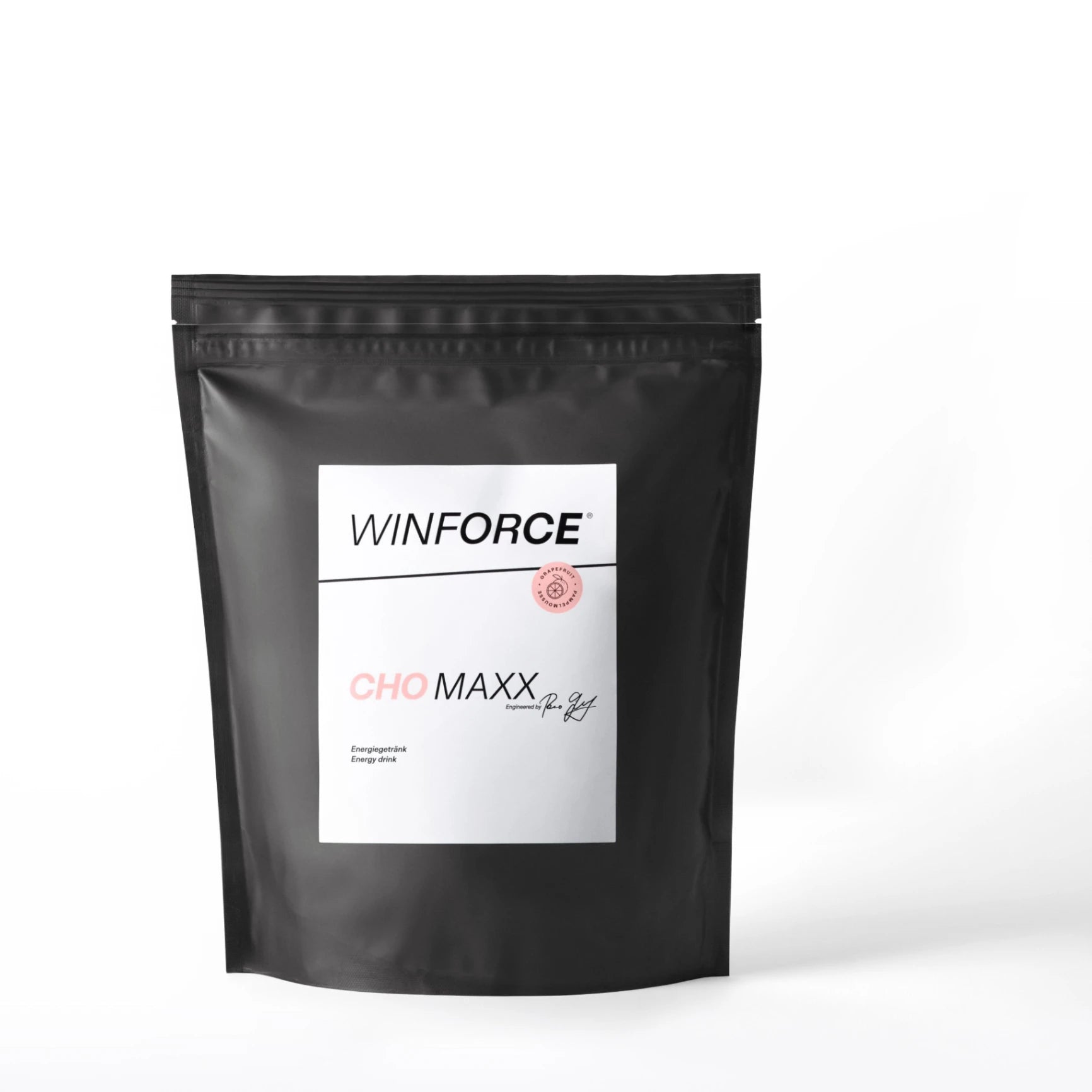 Schwarzer WINFORCE CHO MAXX Energiegetränk Standbeutel mit Grapefruit-Geschmack und dem Logo „Engineered by Paco Gysi“. Dieses Produkt liefert schnelle Energie für Ausdauersport und intensive Trainingseinheiten.