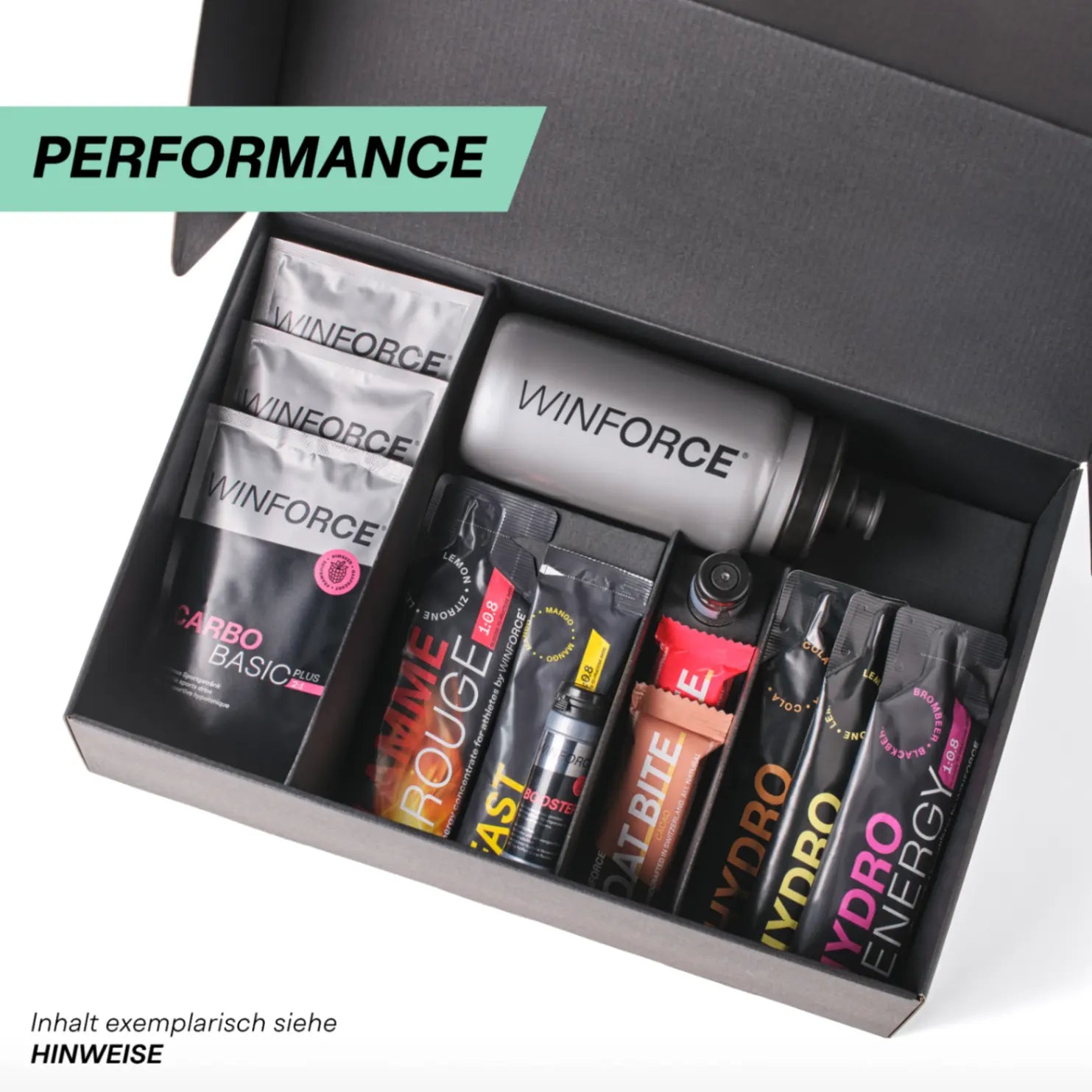 Eine geöffnete schwarze Winforce Performance Box präsentiert vielfältige Sporternährungsprodukte wie Kohlenhydratpulver, Energy Gels, Hydrationsgetränke, Booster und Proteinriegel für optimale Trainingsleistung und Ausdauer.