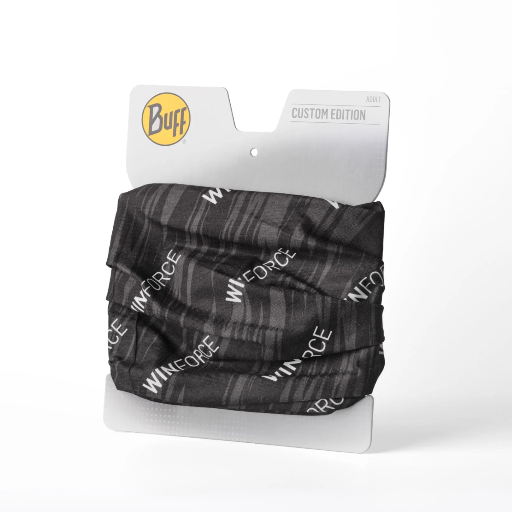 Hochwertiges Buff Multifunktionstuch der Custom Edition für Erwachsene, in elegantem Schwarz-Grau mit diagonalen Streifen und dem prominenten weißen WINFORCE-Schriftzug, präsentiert auf der Originalverpackung.
